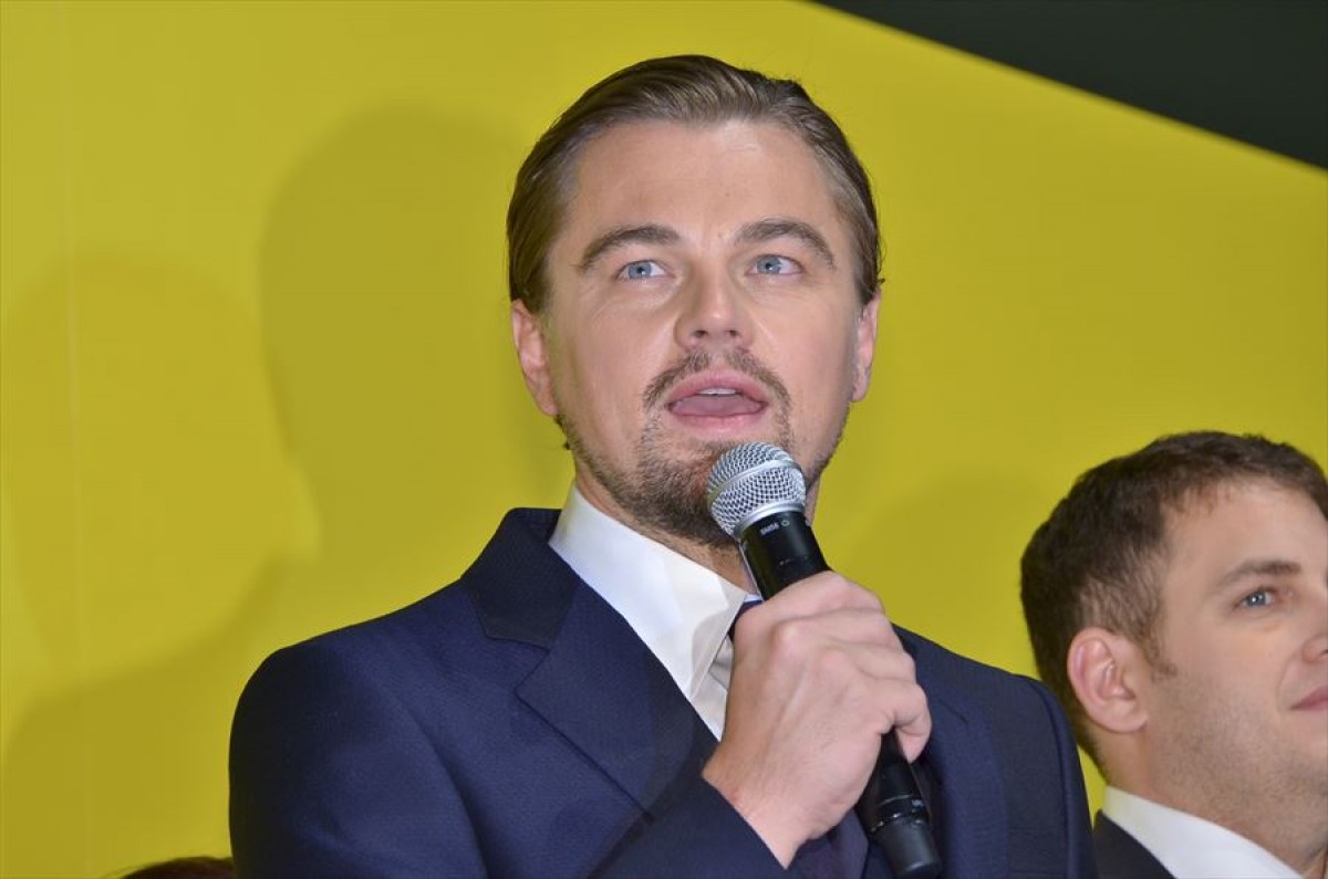 レオナルド・ディカプリオ、自分のiPhoneで撮影して「ごめんなさい」