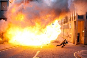 まさか！牛のオナラが静電気に引火し農場爆発