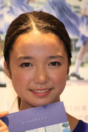 上白石萌音、第7回東宝シンデレラガール写真集「Afterschool コバルトデイジー」発売記念記者会見