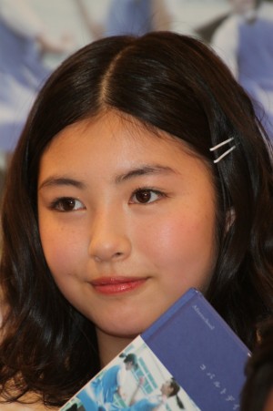 浜辺美波、第7回東宝シンデレラガール写真集「Afterschool コバルトデイジー」発売記念記者会見