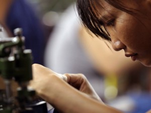 中国人女性、11年分の抜け毛でカーディガンを編み上げる