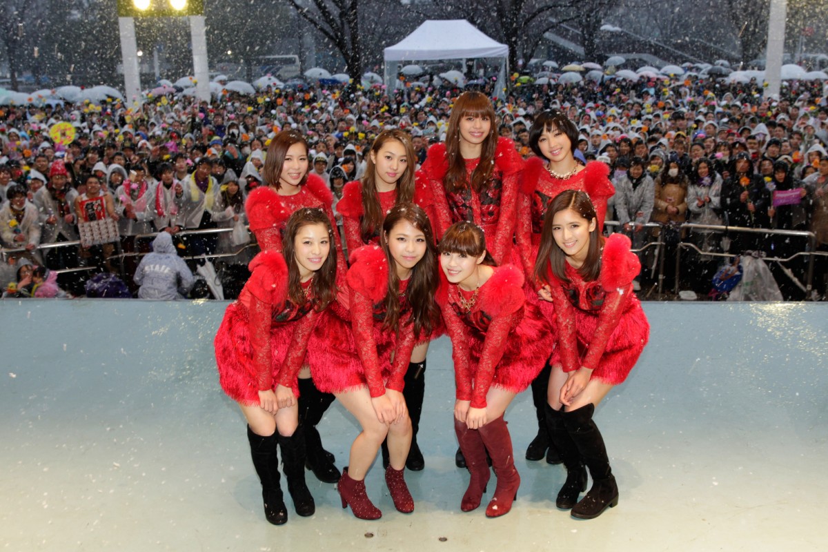 Flower、雪の中でパフォーマンス披露！　初アルバム大ヒット御礼イベント開催　