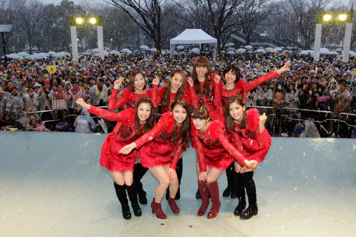 Flower、雪の中でパフォーマンス披露！　初アルバム大ヒット御礼イベント開催　