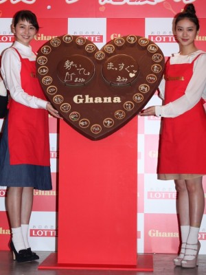 長澤まさみ、武井咲、「手づくりガーナ応援ステーション」オープニングイベントにて