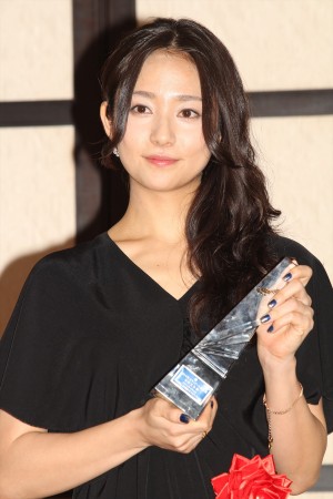 「2014年エランドール賞」授賞式で新人賞を受賞した木村文乃