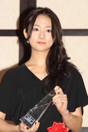 「2014年エランドール賞」授賞式で新人賞を受賞した木村文乃