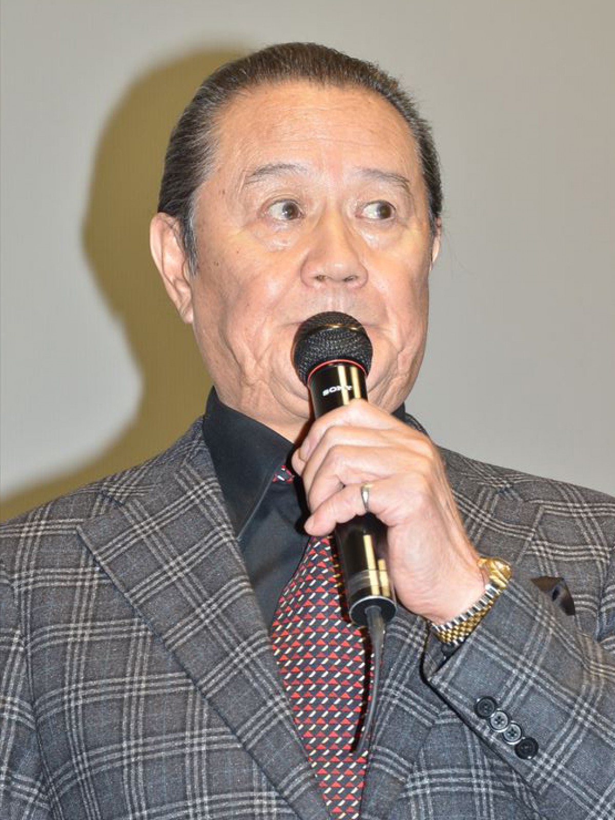 壇蜜、地球防衛軍コスプレで登場　R指定なし主演作品に感激　