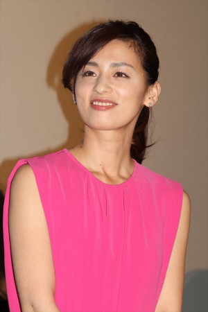 『ニシノユキヒコの恋と冒険』初日舞台あいさつに出席した尾野真千子