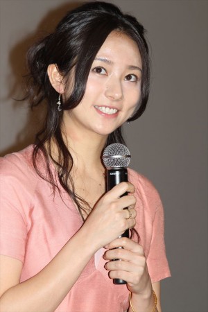 『ニシノユキヒコの恋と冒険』初日舞台あいさつに出席した木村文乃