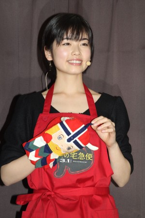 『魔女の宅急便』公開記念イベントでチョコレート作りに挑戦した小芝風花