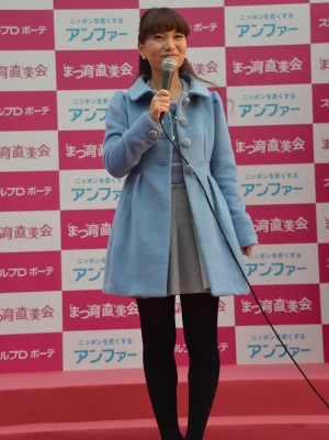 女性用まつ毛美容液PRイベントに出席した保田圭