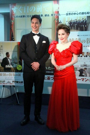 公開直前イベントに登場した、デヴィ夫人とユージ。