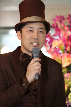 あべこうじ、結婚記者会見にて