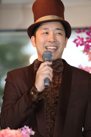 あべこうじ、結婚記者会見にて