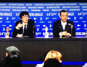 記者会見に出席した『Black Coal，Thin Ice』のジャオ・イーナン監督とリャオ・ファン　