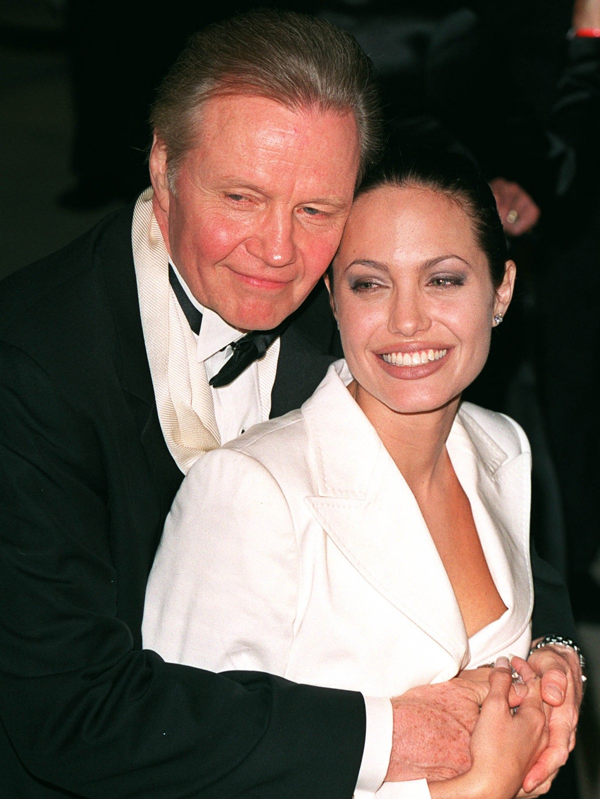 ジョン・ヴォイトと娘アンジェリーナ・ジョリーの不仲説再燃?(写真は2001年頃の2人)