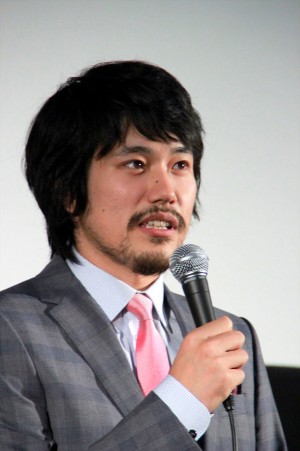 『家路』完成披露プレミア上映会。ベルリン映画祭に行けなかった松山、内野の冗談に翻弄される。