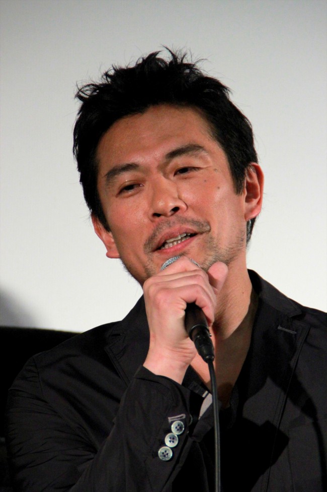『家路』完成披露プレミア上映会に登壇した面々。