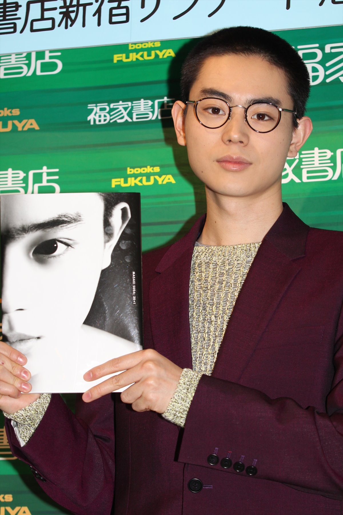 菅田将暉、裸や女装もアリの写真集発売！「いつか女装するお芝居もやってみたい」