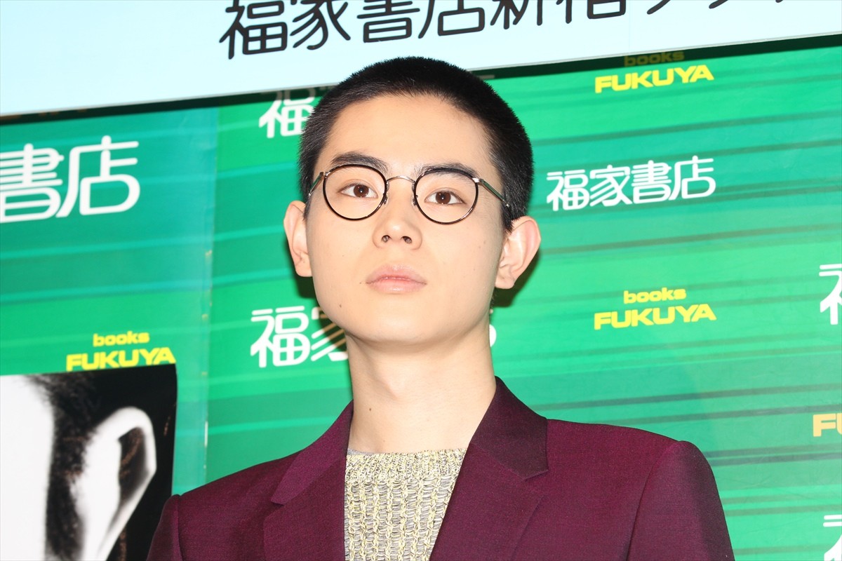 菅田将暉、裸や女装もアリの写真集発売！「いつか女装するお芝居もやってみたい」