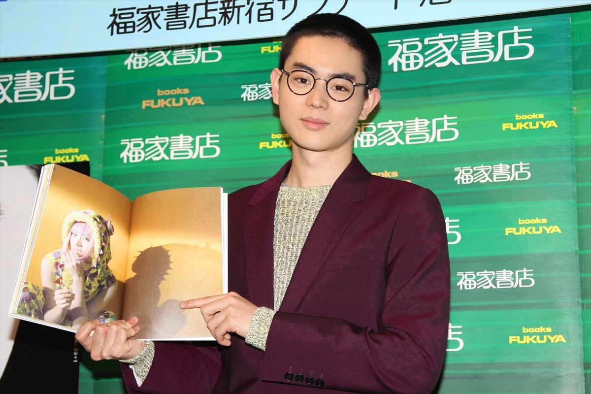 菅田将暉、裸や女装もアリの写真集発売！「いつか女装するお芝居もやってみたい」