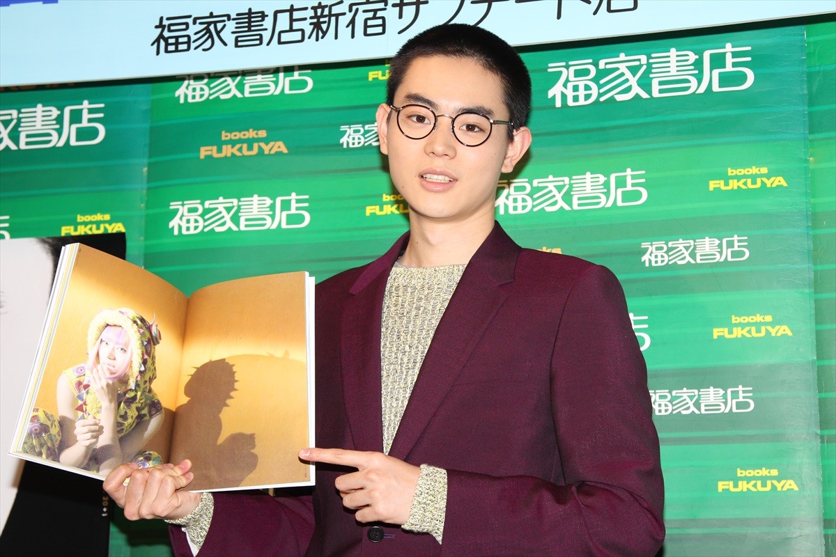 菅田将暉、裸や女装もアリの写真集発売！「いつか女装するお芝居もやってみたい」