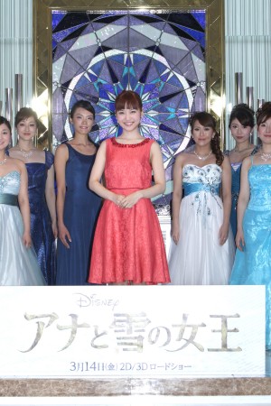 主人公・アナの吹き替えを担当する神田沙也加が映画の魅力をPR。