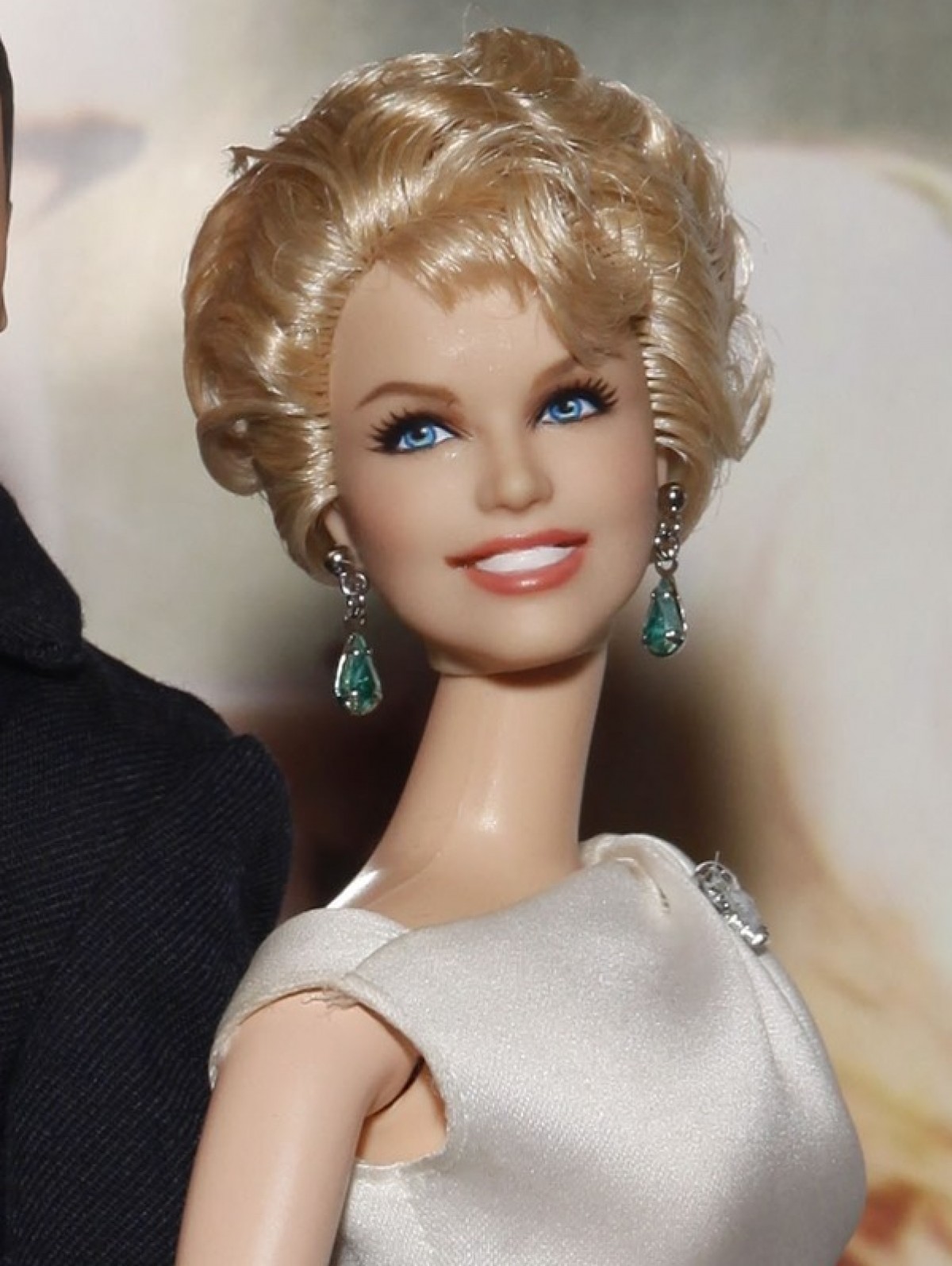 「バービー人形になりたくて」米女性が催眠療法を使い“完璧な人形”を目指す