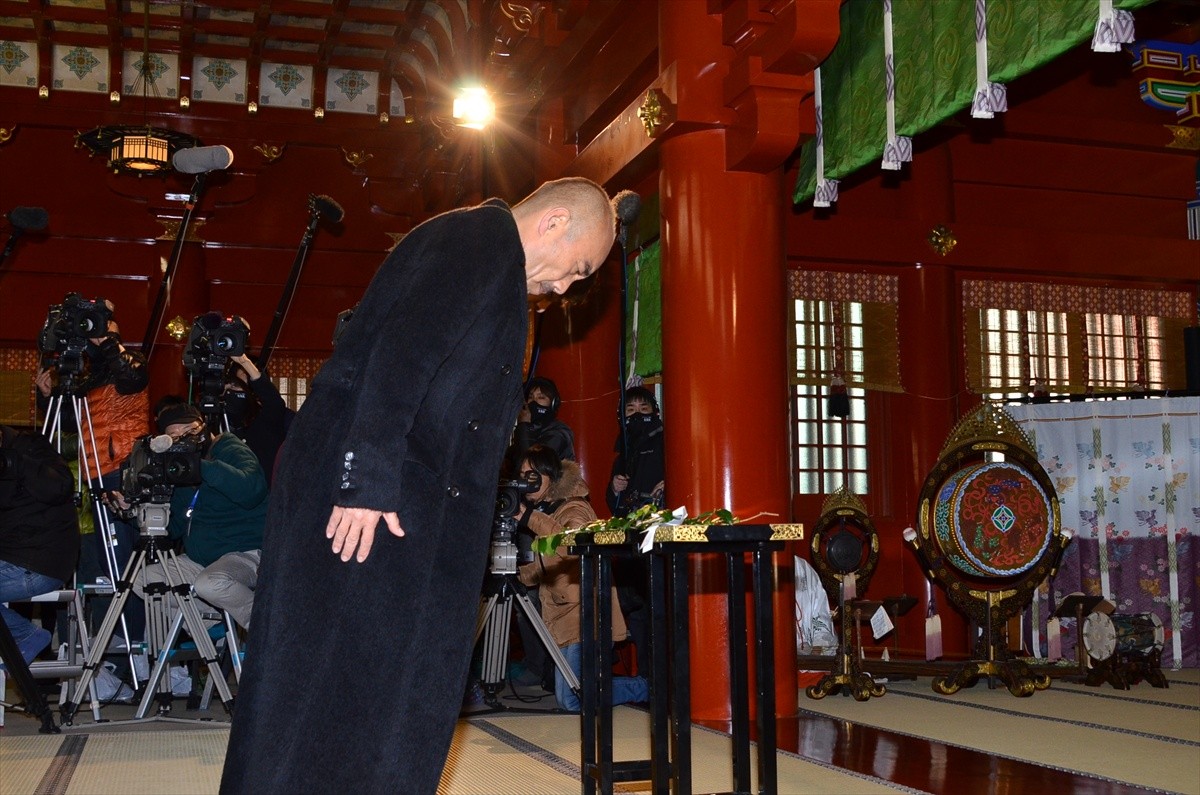 溝端淳平「なかなかハッピーな話もない」 縁結びの神様の前でボヤキ節
