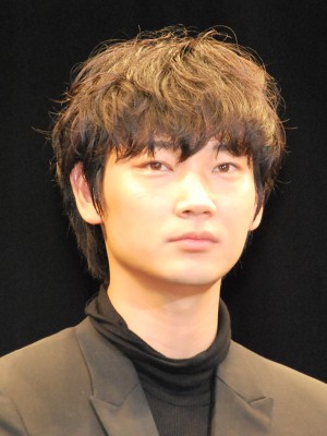 綾野剛、『白ゆき姫殺人事件』プレミア舞台挨拶にて