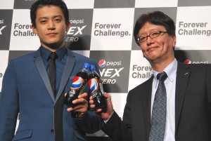 小栗旬、サントリー食品インターナショナル（株）小郷三郎取締役副社長、「新ペプシネックス ゼロ」商品＆CM発表会にて