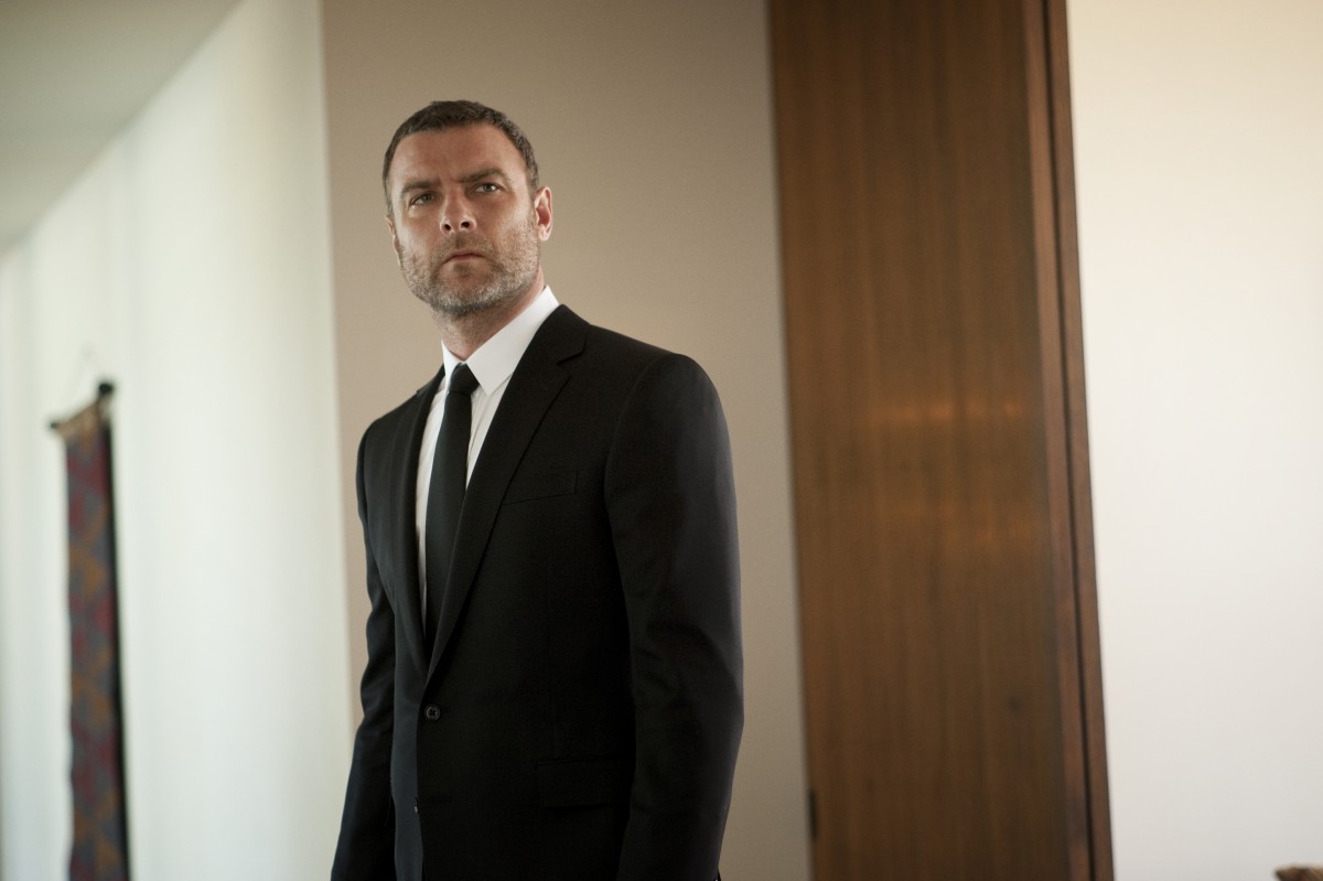 ジョン・ヴォイト、共演のL・シュレイバーを絶賛「すごくセクシーで、すごく危険」