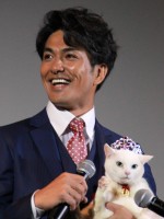 北村一輝と主人公猫・あなご（玉之丞役）、映画『猫侍』公開初日舞台挨拶に登場