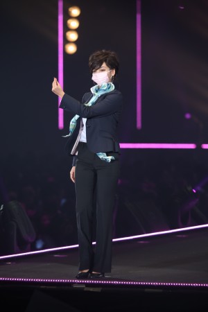 ざわちん、＜東京ガールズコレクション2014春夏＞で滝川クリステルの「お・も・て・な・し」を披露