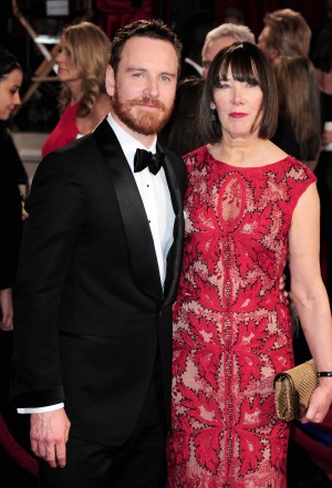 マイケル・ファスベンダー（左）