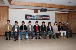 左から、宮本充、真殿光昭、野島健児、岡本信彦、石川界人、赤羽根健治、小野賢章、浅野真澄、川田紳司、桐本琢也、『聖闘士星矢　LEGEND of SANCTUARY』キャスト発表会見にて　