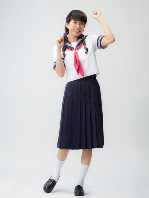 アラサー上原多香子のフレッシュなセーラー服姿！