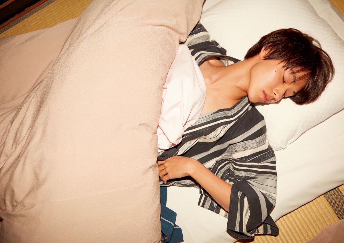 俳優・山崎賢人、10代最後の写真集『現在地』を発売　寝顔や入浴シーンにドキッ！