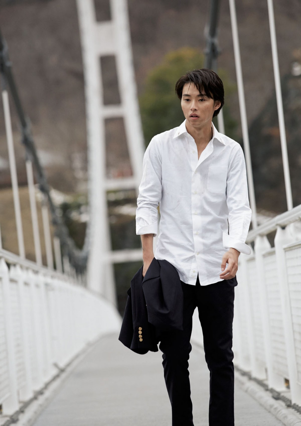 俳優・山崎賢人、10代最後の写真集『現在地』を発売　寝顔や入浴シーンにドキッ！