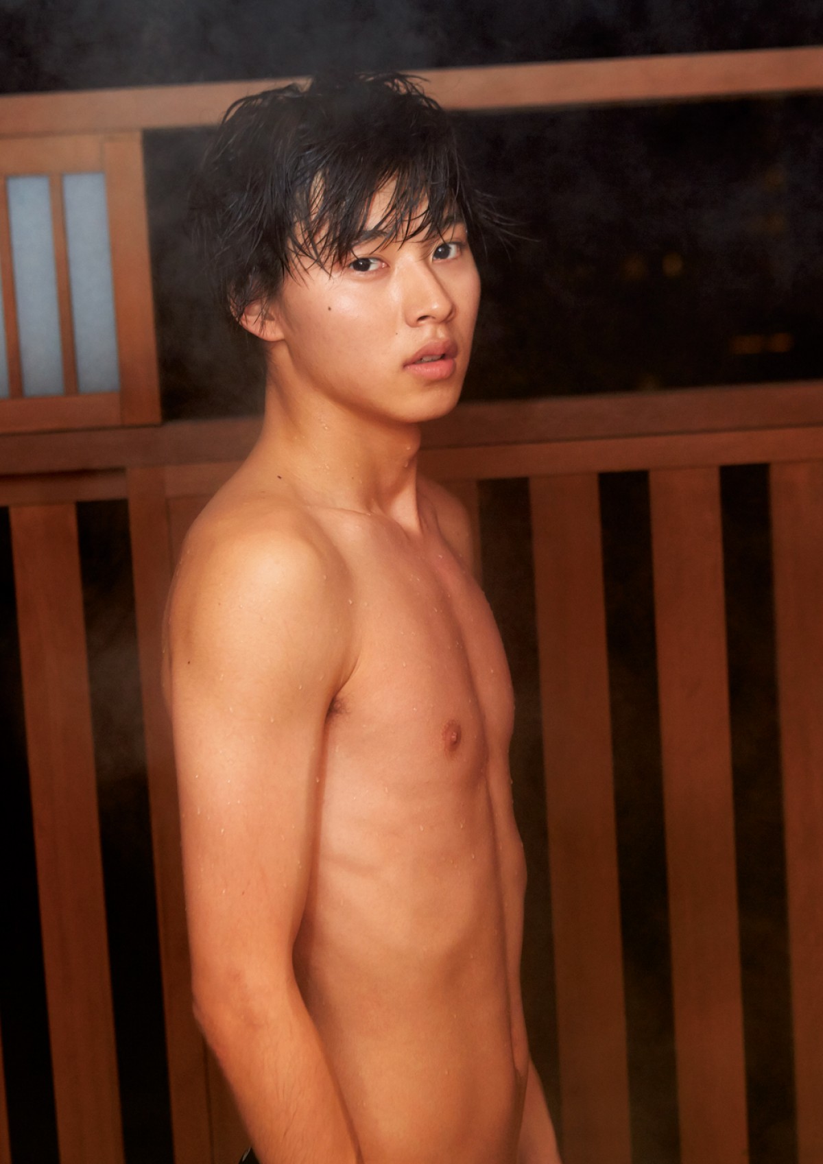 俳優・山崎賢人、10代最後の写真集『現在地』を発売　寝顔や入浴シーンにドキッ！