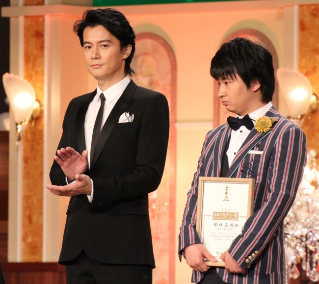 話題賞 作品部門を受賞した『真夏の方程式』から福山雅治、俳優部門を受賞した若林正恭(『ひまわりと子犬の7日間』)