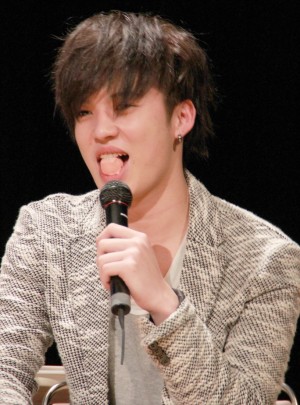 荒井敦史、スペシャルトーク＆ハイタッチ会にて　