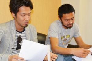 CDデビューを果たす『テラスハウス』今井洋介（右)と音楽制作をサポートした逗子三兄弟・大雅（左）