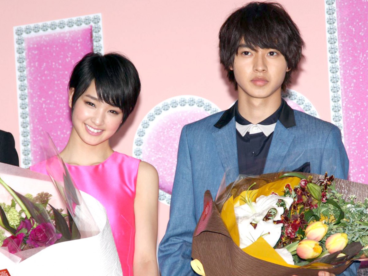 剛力彩芽&山崎賢人も「ラブ・同居してみたいです!」