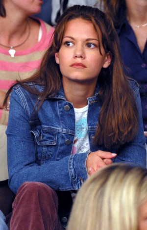 ヘイリー・ジェームズ役　ベサニー・ジョイ・レンツ