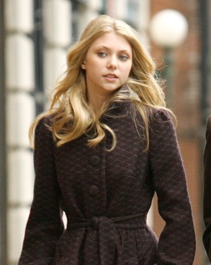 ジェニー・ハンフリー役　テイラー・モムセン