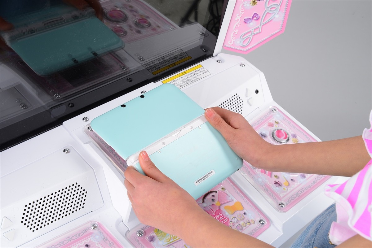 声優・小林ゆう、タカラトミーアーツ新作発表会で衝撃的な新作イラストを発表！