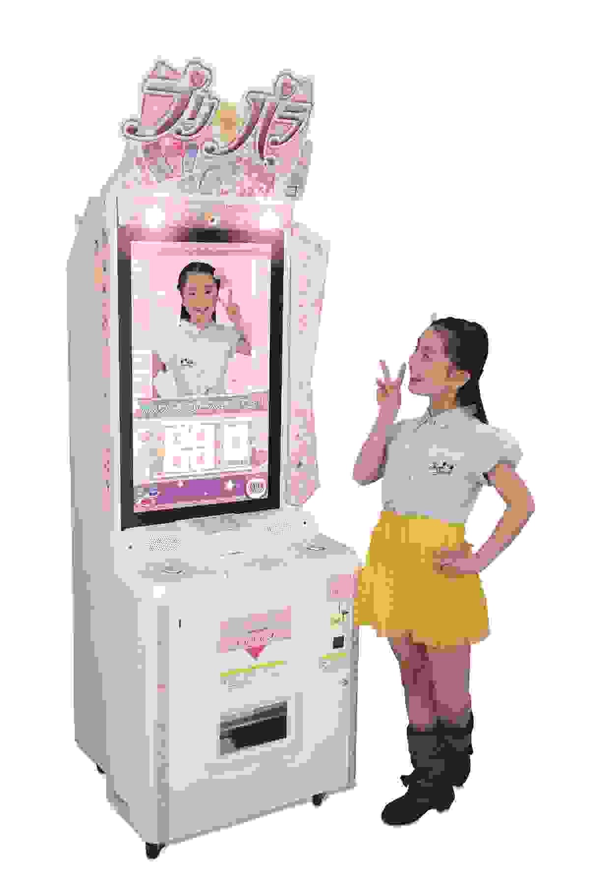 声優・小林ゆう、タカラトミーアーツ新作発表会で衝撃的な新作イラストを発表！