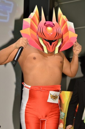 「データカードダス マジンボーン」スペシャルサポーターを務めるお笑いトリオのロバート