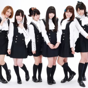 『監督不行届』エンディングテーマを歌うA応P